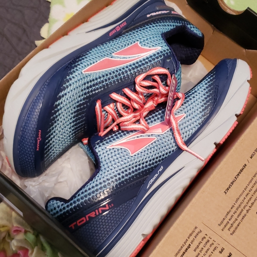 Altra Torin shoe 7.5 blue/coral NWT in box.